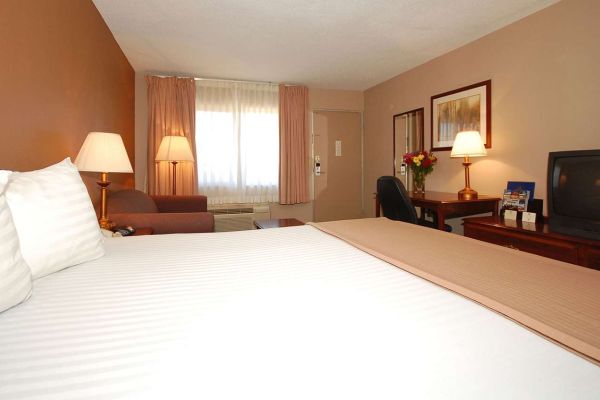 MAGNUSON HOTEL RED BARON (Garden City)